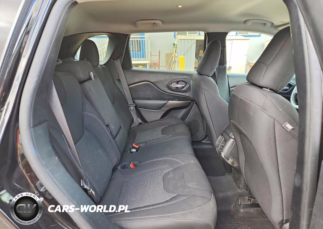 2020 Jeep Cherokee Latitude VIN:1C4PJLCBXLD632057 - 11