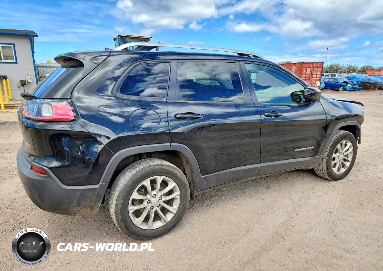 2020 Jeep Cherokee Latitude VIN:1C4PJLCBXLD632057 - 3