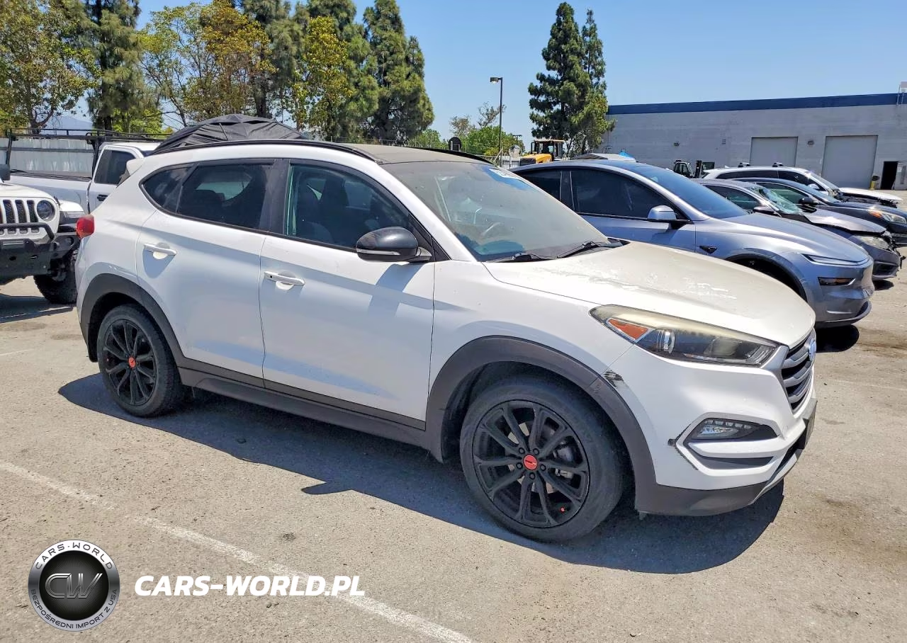 2017 Hyundai Tucson Night VIN:KM8J33A2XHU553509 - 4
