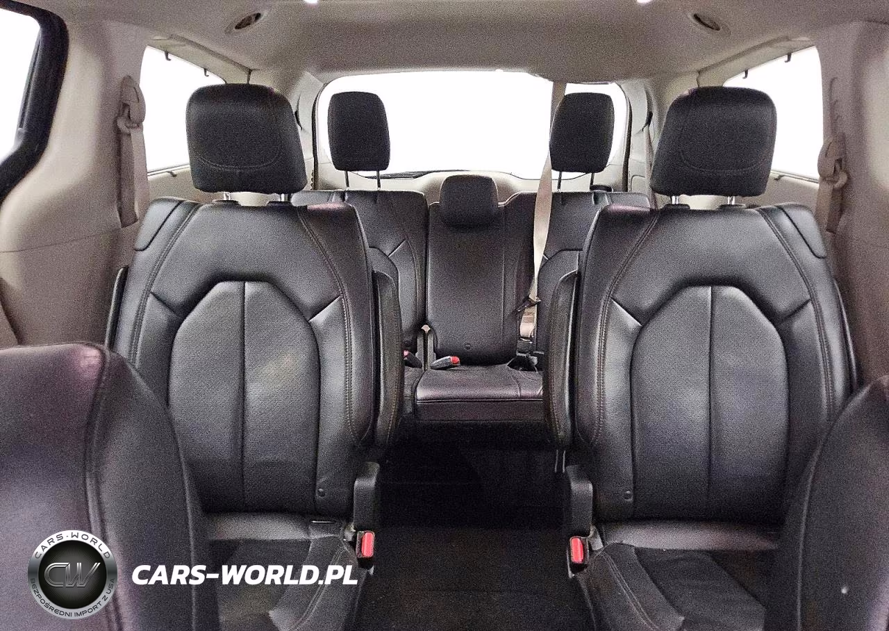 2019 Chrysler Pacifica Touring L VIN:2C4RC1BG3KR731688 - 10