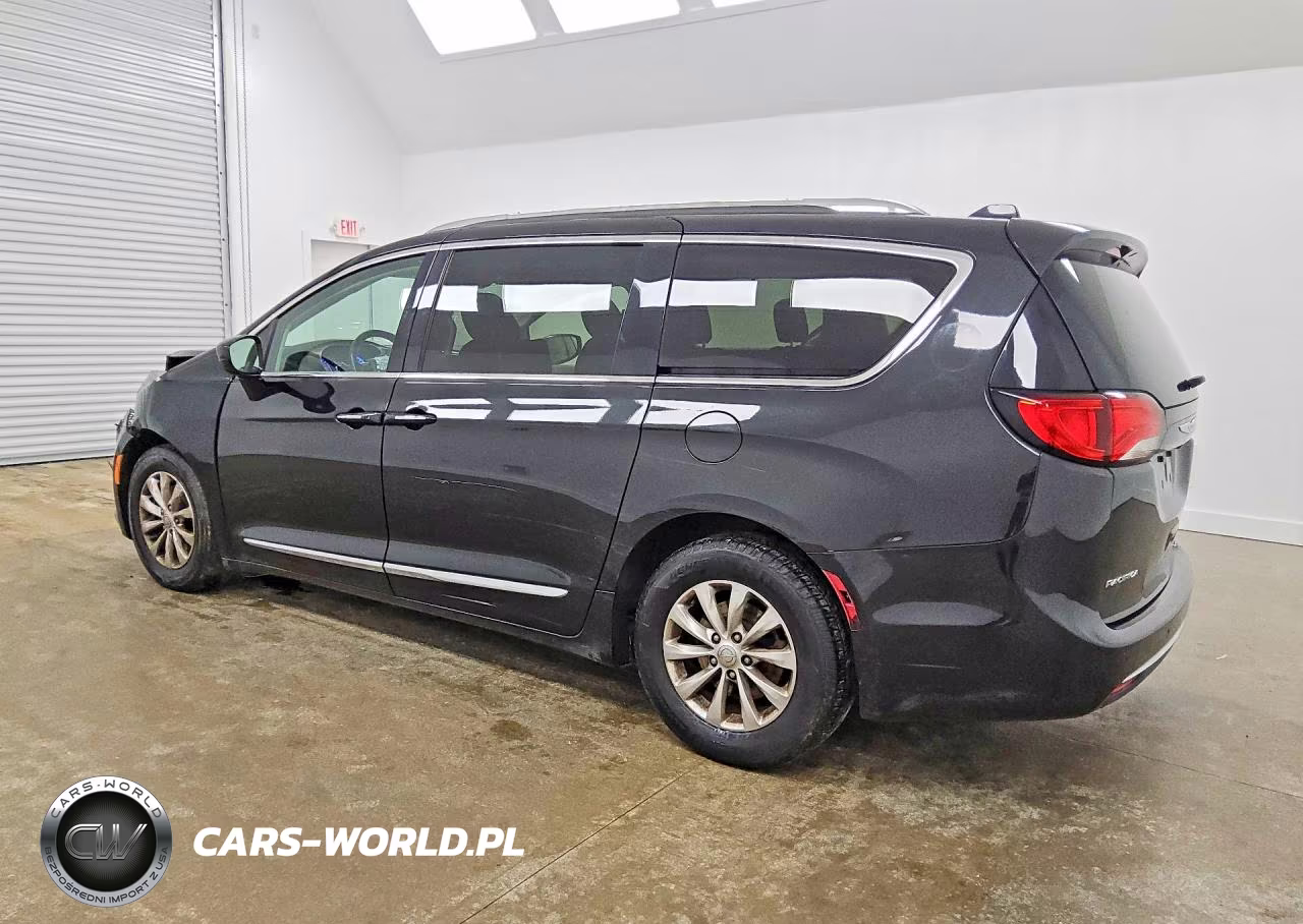 2019 Chrysler Pacifica Touring L VIN:2C4RC1BG3KR731688 - 2