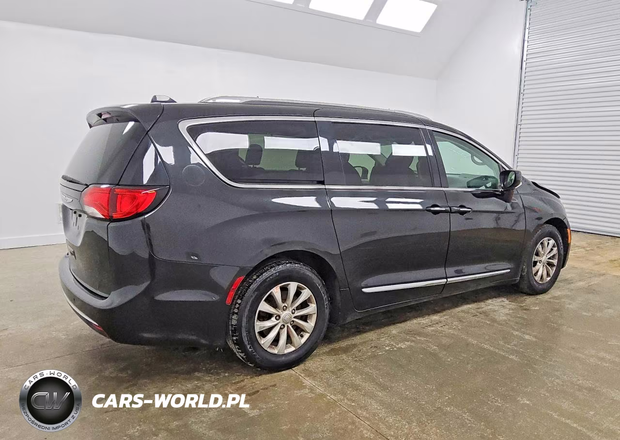 2019 Chrysler Pacifica Touring L VIN:2C4RC1BG3KR731688 - 3