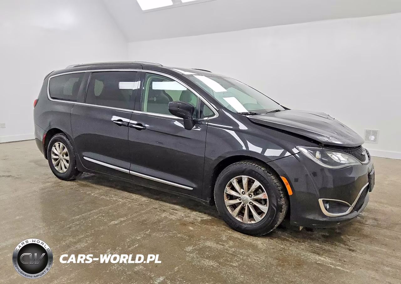 2019 Chrysler Pacifica Touring L VIN:2C4RC1BG3KR731688 - 4