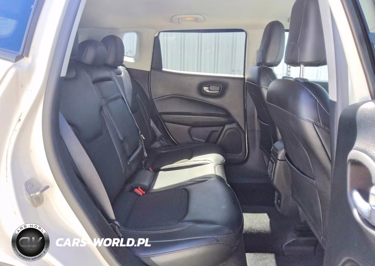 2018 Jeep Compass Latitude VIN:3C4NJDBB5JT138839 - 11