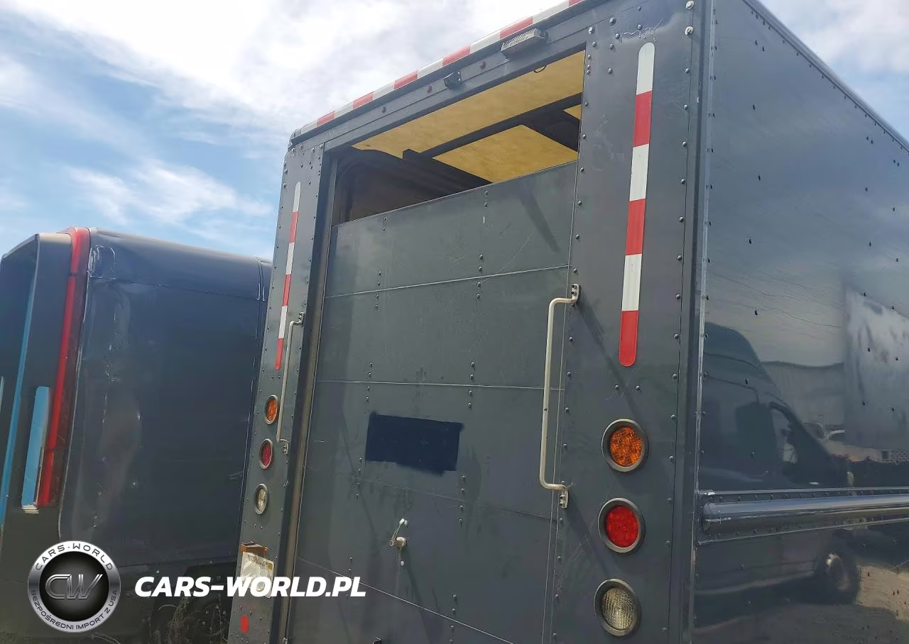 2021 Ford F59 Delivery Truck VIN:1F65F5KN3M0A01601 - 6