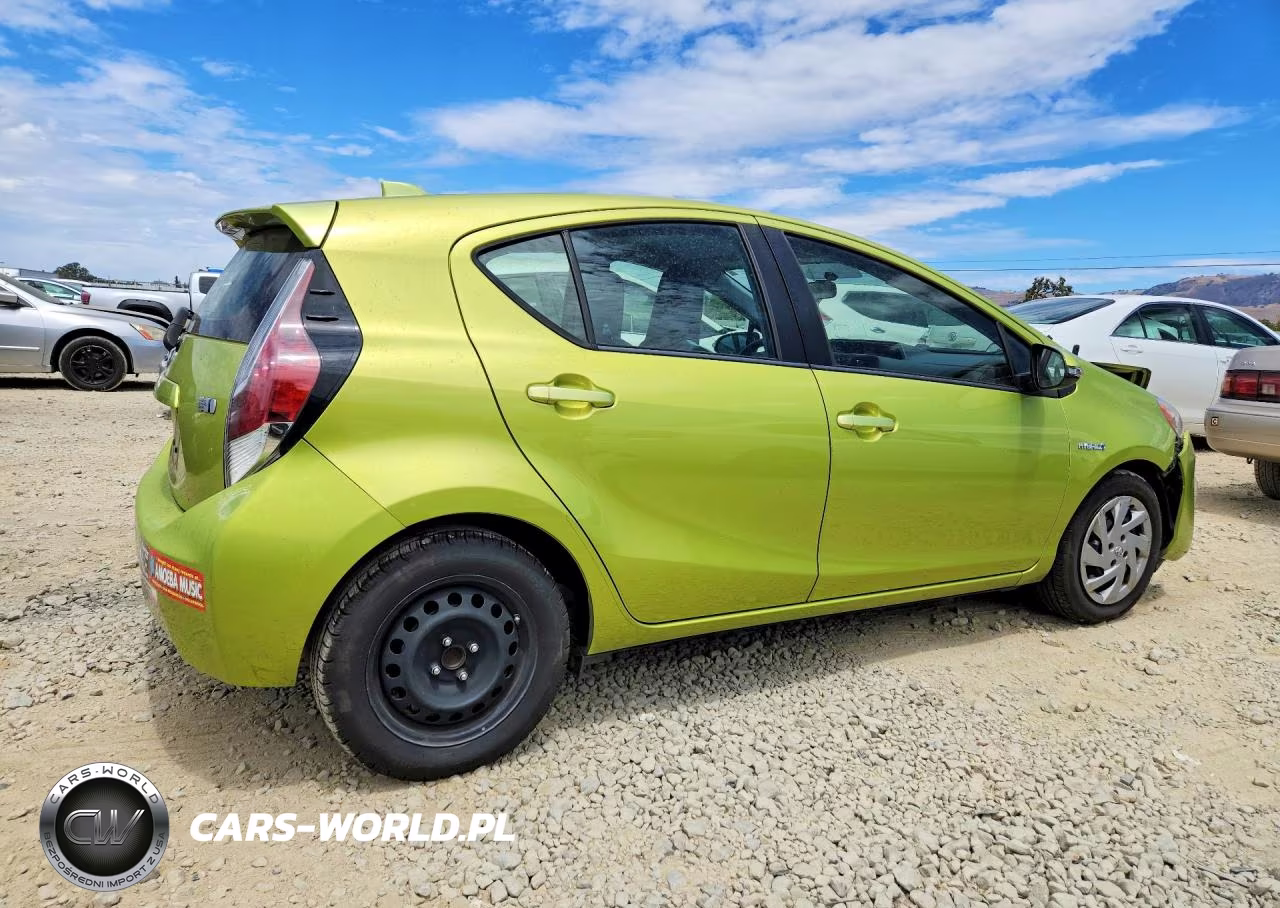 2015 Toyota Prius C One VIN:JTDKDTB39F1091925 - 3
