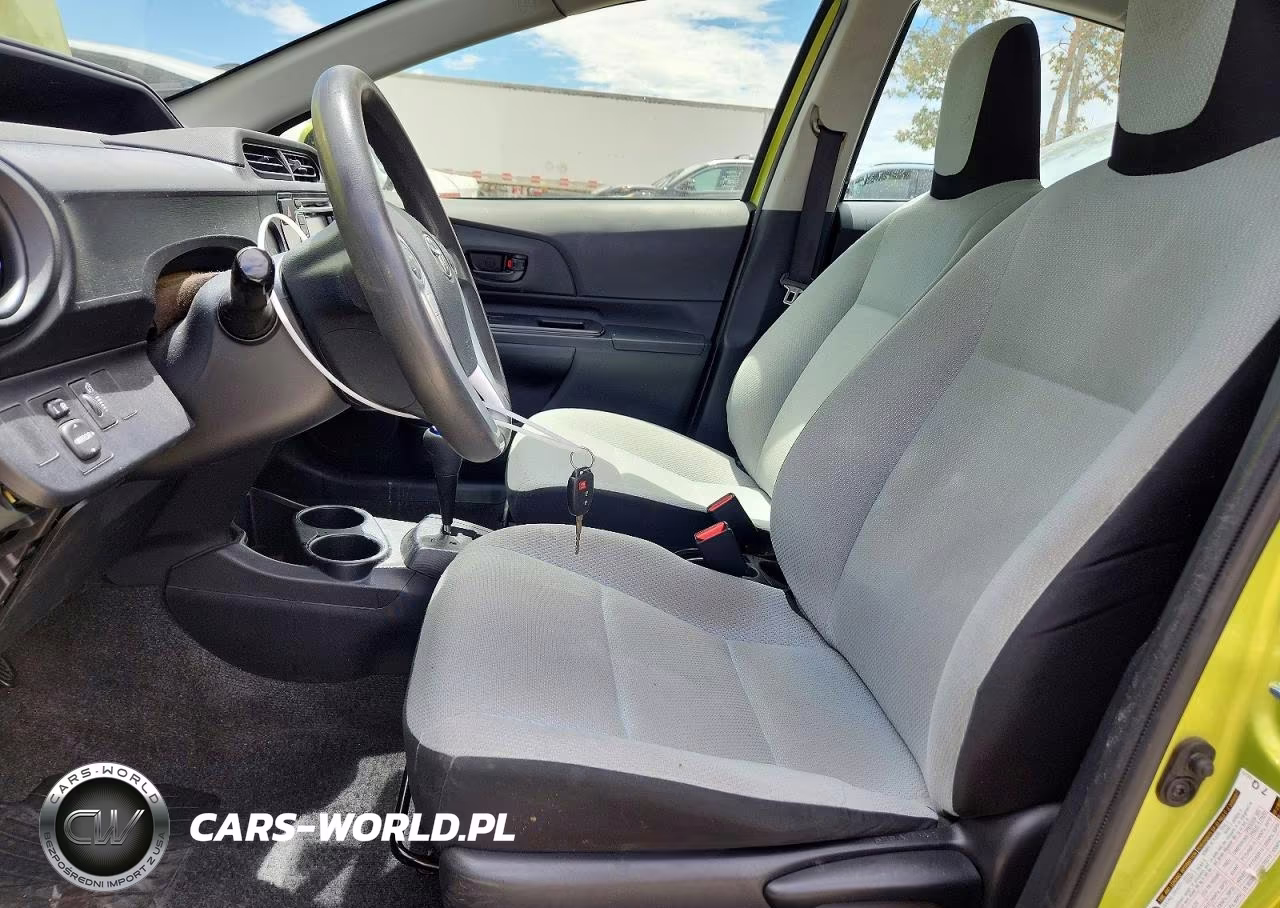 2015 Toyota Prius C One VIN:JTDKDTB39F1091925 - 7