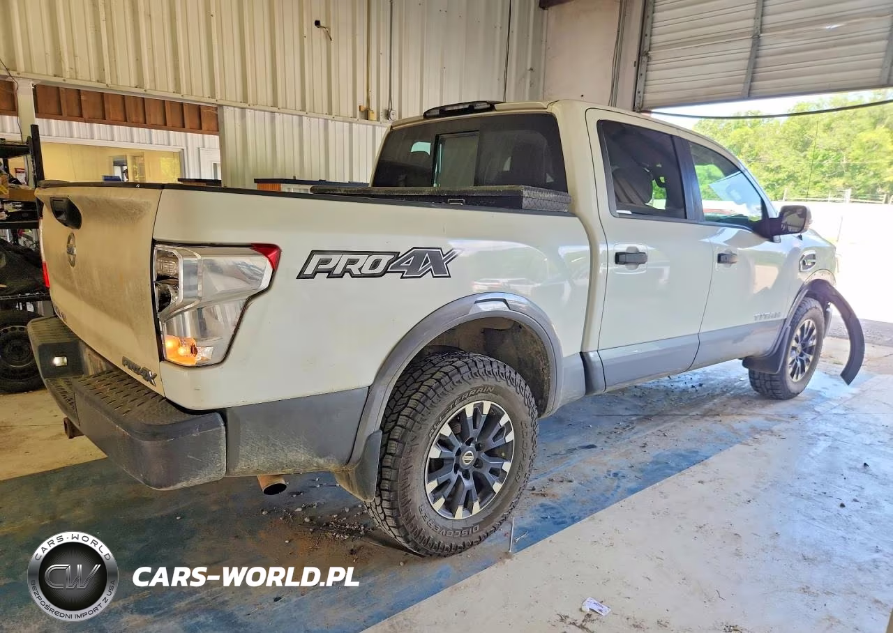 2017 Nissan Titan Pro-4X VIN:1N6AA1E53HN549246 - 3