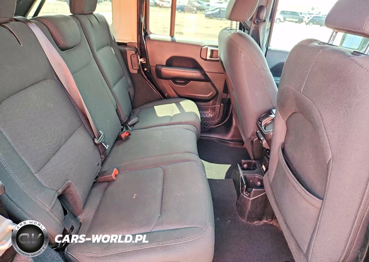 2018 Jeep Wrangler Unlimited Sahara VIN:1C4HJXEN9JW201648 - 11