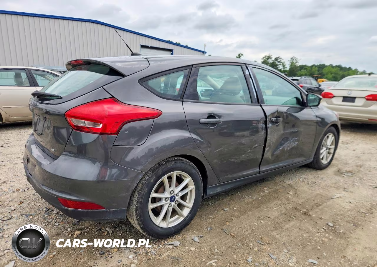 2015 Ford Focus Se VIN:1FADP3K26FL200164 - 3