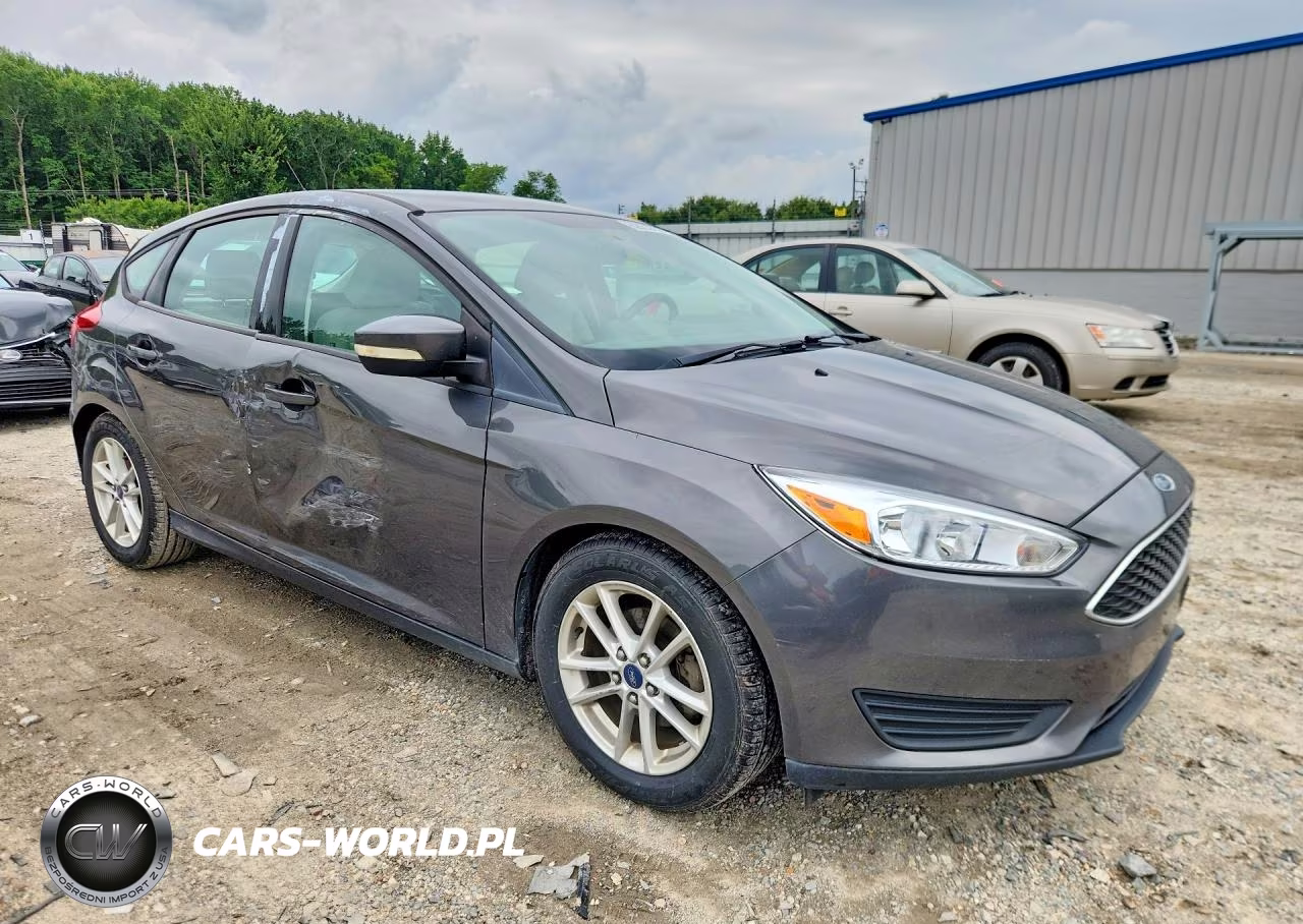 2015 Ford Focus Se VIN:1FADP3K26FL200164 - 4