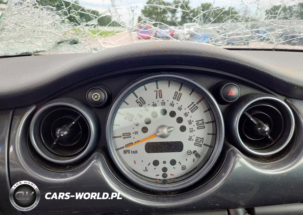 2005 Mini Cooper S VIN:WMWRE33495TD98713 - 9