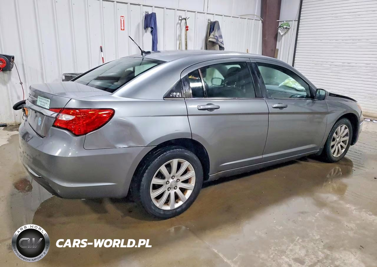 2011 Chrysler 200 Touring VIN:1C3BC1FB2BN624276 - 3