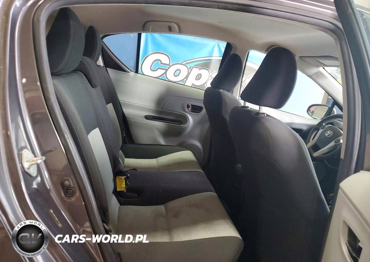 2014 Toyota Prius C Two VIN:JTDKDTB30E1575383 - 10