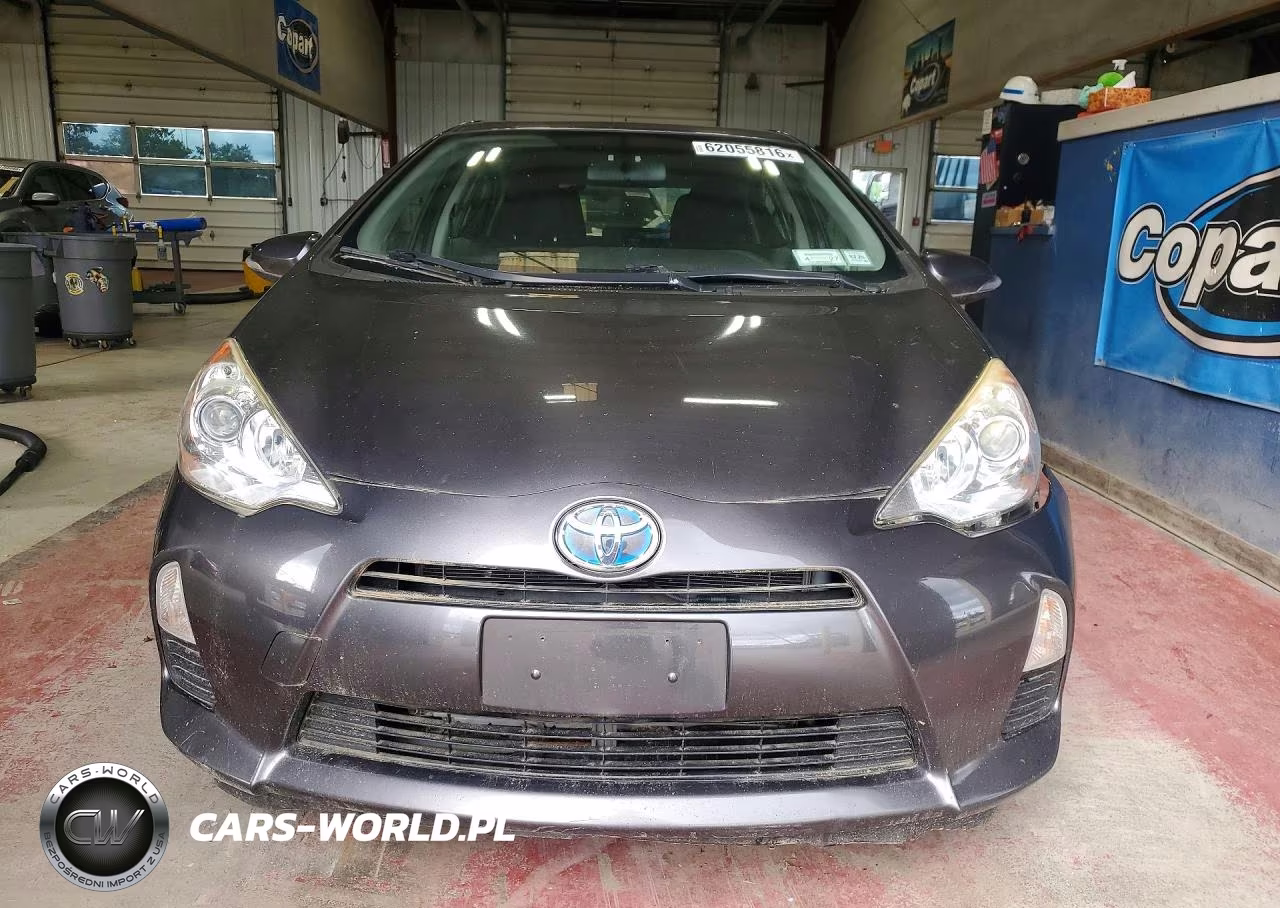 2014 Toyota Prius C Two VIN:JTDKDTB30E1575383 - 5