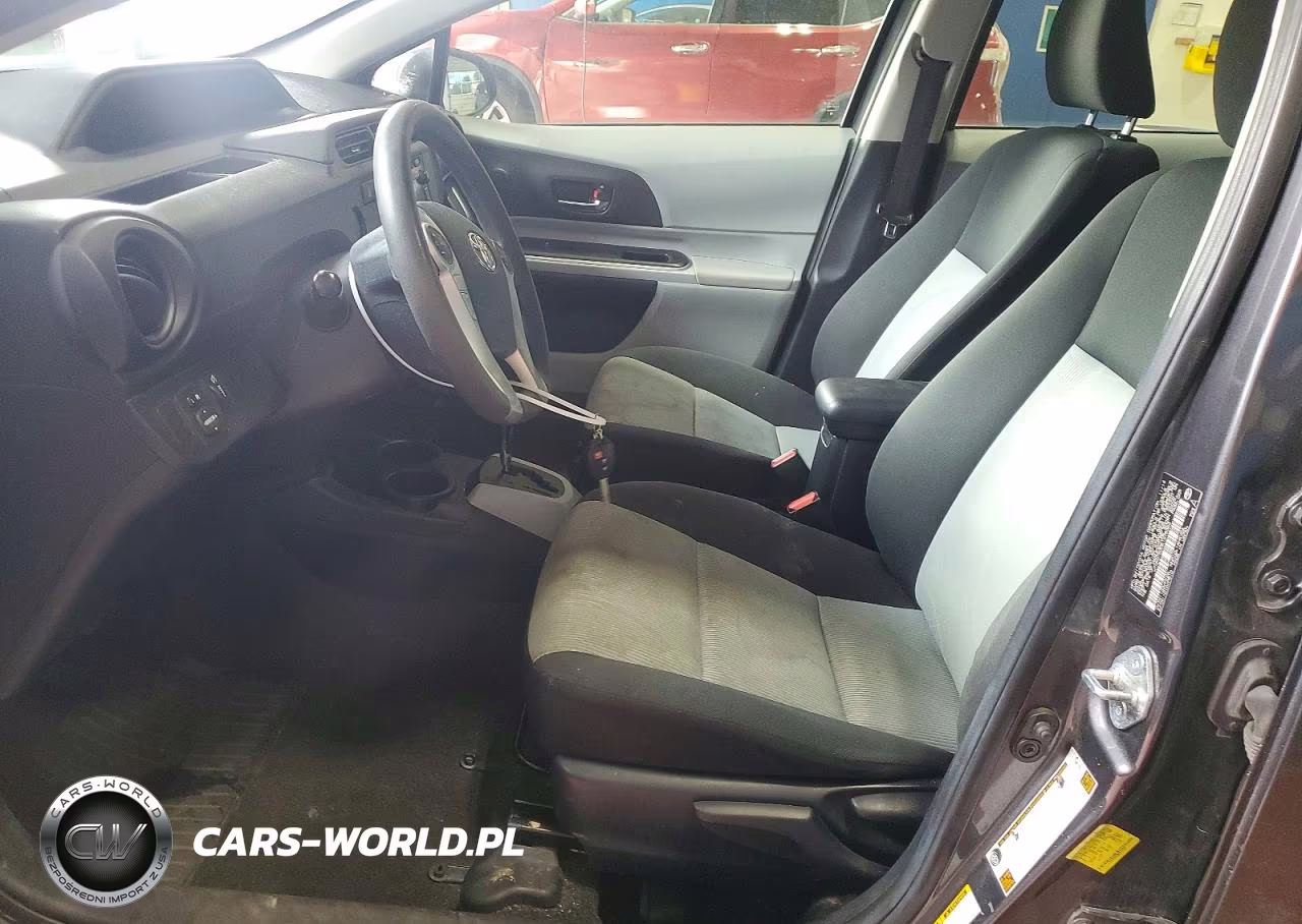 2014 Toyota Prius C Two VIN:JTDKDTB30E1575383 - 7