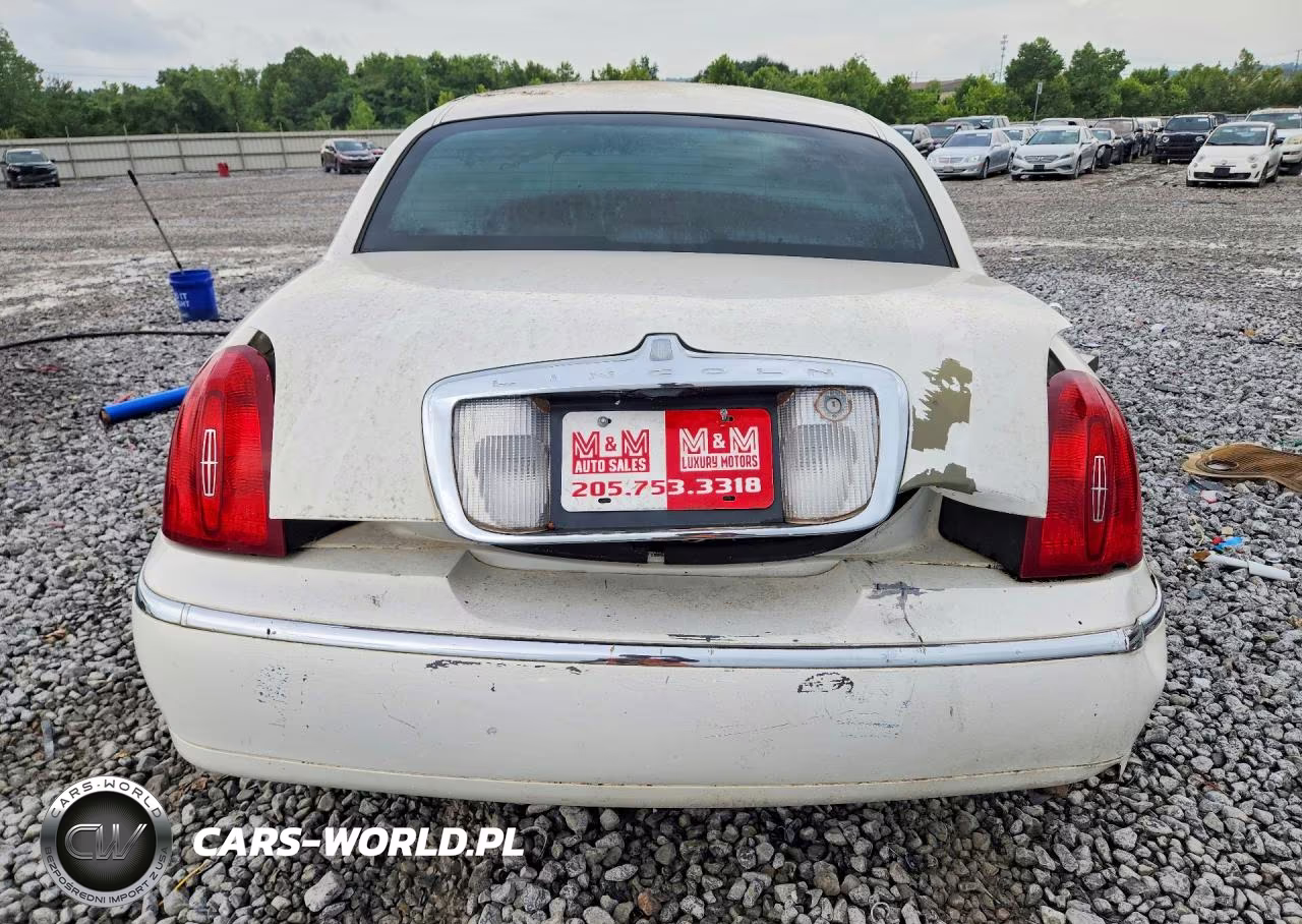2002 Lincoln Town Car Signature VIN:1LNHM82W12Y668350 - 6