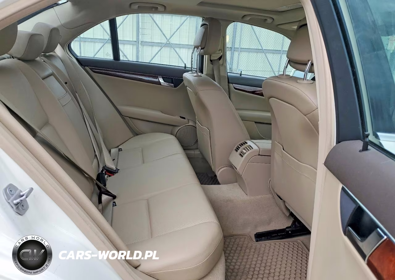 2011 Mercedes-Benz C 300 4Matic VIN:WDDGF8BB6BR153156 - 10