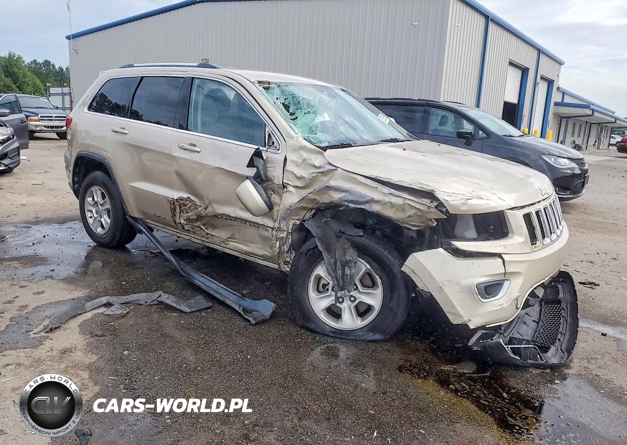 2015 Jeep Grand Cherokee Laredo VIN:1C4RJEAG1FC152700 - 4