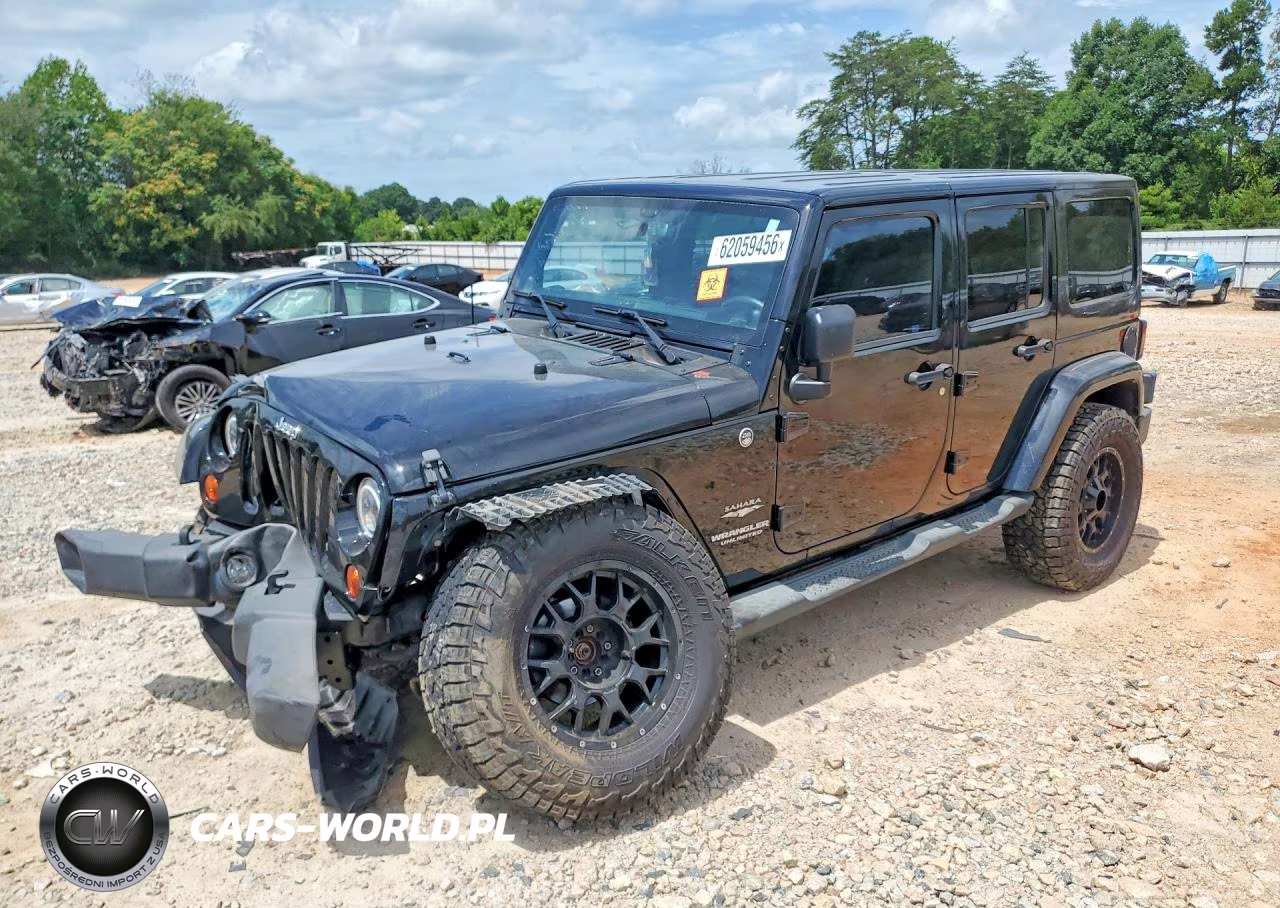 2013 Jeep Wrangler Unlimited Sahara – zdjęcie 1 z 12