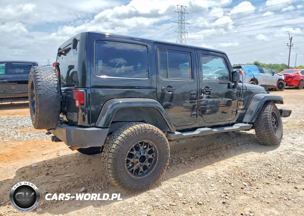 2013 Jeep Wrangler Unlimited Sahara VIN:1C4BJWEG5DL592661 - 3
