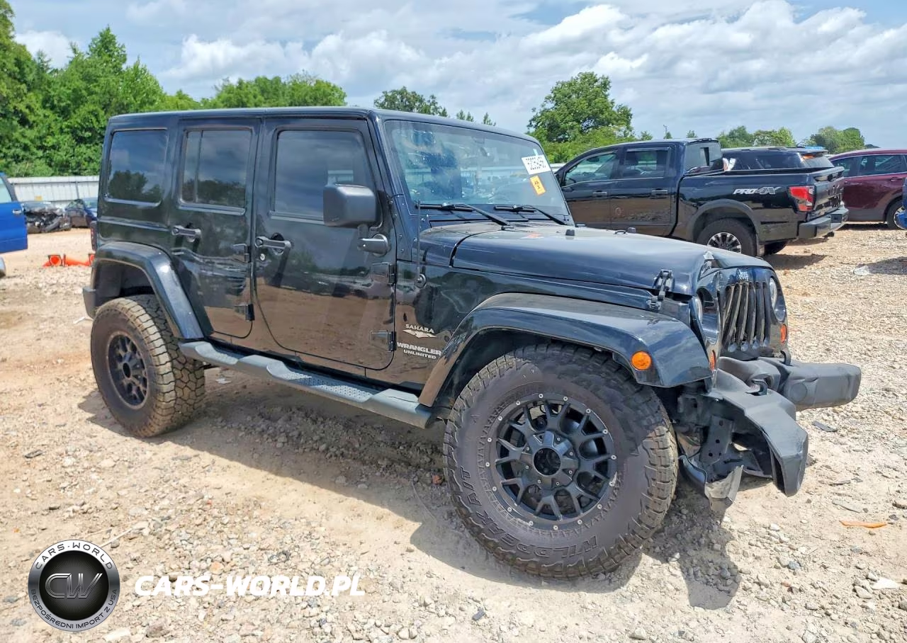 2013 Jeep Wrangler Unlimited Sahara VIN:1C4BJWEG5DL592661 - 4