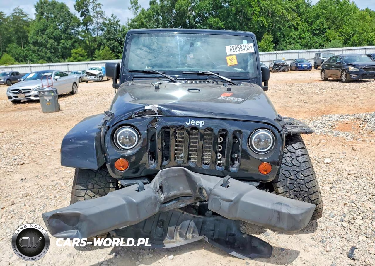 2013 Jeep Wrangler Unlimited Sahara VIN:1C4BJWEG5DL592661 - 5