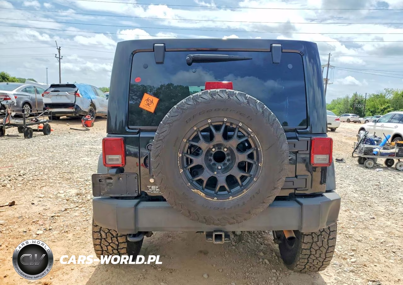 2013 Jeep Wrangler Unlimited Sahara VIN:1C4BJWEG5DL592661 - 6