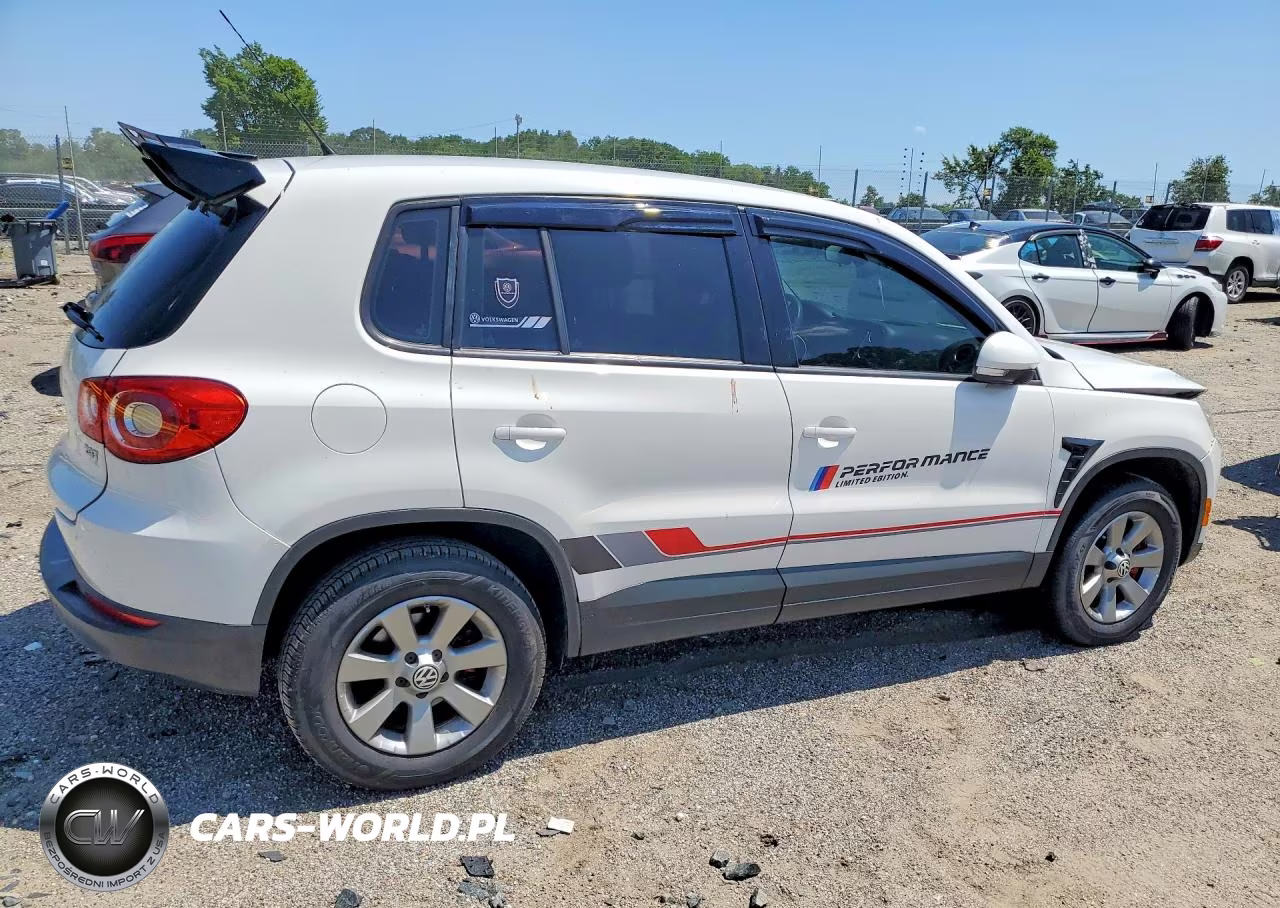 2010 Volkswagen Tiguan S VIN:WVGAV7AX5AW531845 - 3