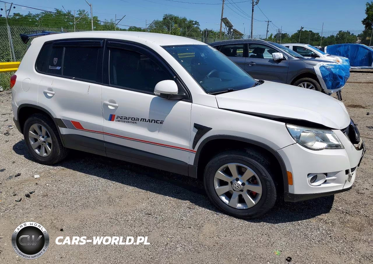 2010 Volkswagen Tiguan S VIN:WVGAV7AX5AW531845 - 4