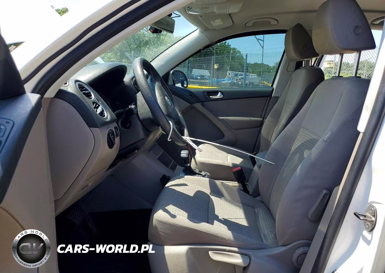 2010 Volkswagen Tiguan S VIN:WVGAV7AX5AW531845 - 7