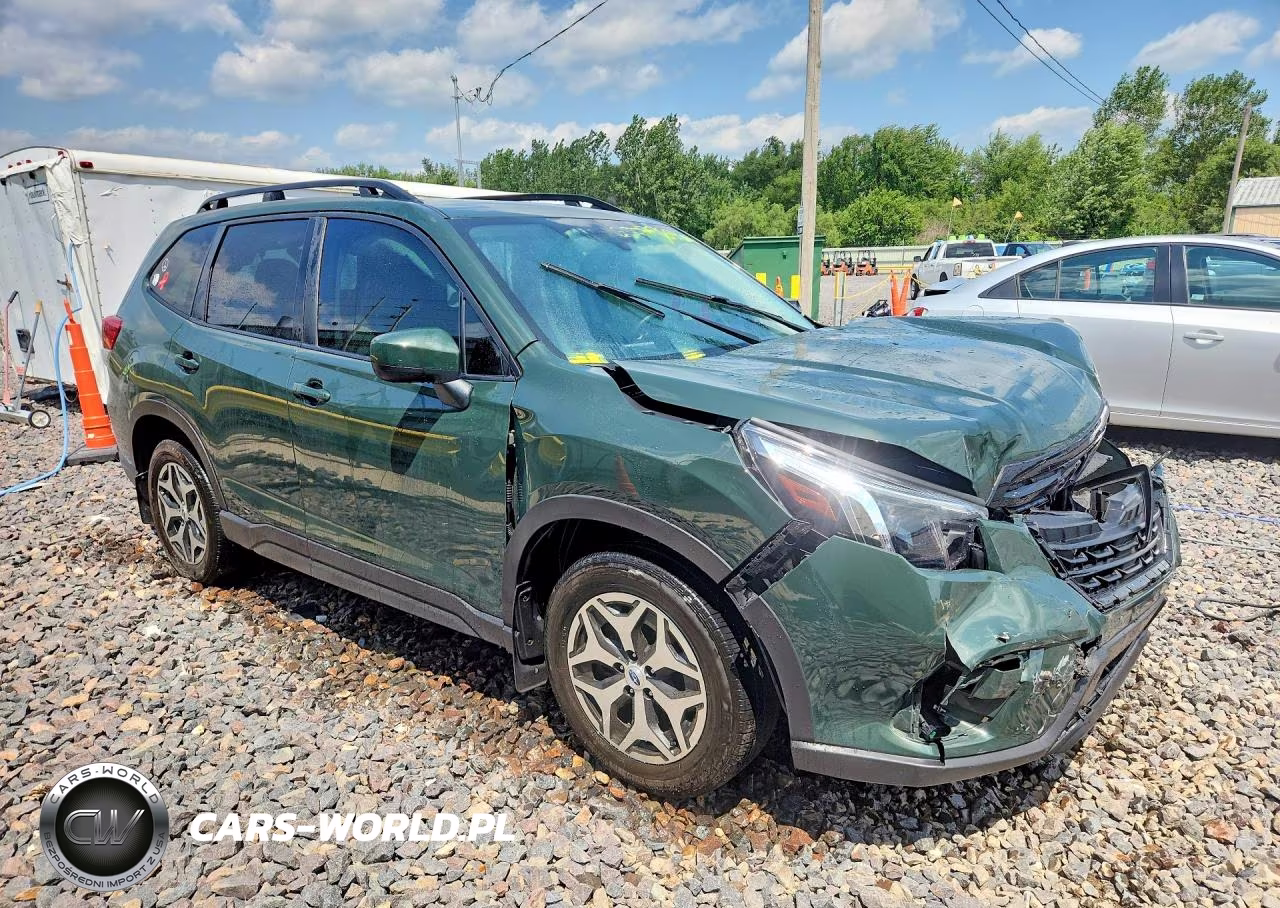 2023 Subaru Forester Premium VIN:JF2SKADC0PH484214 - 4