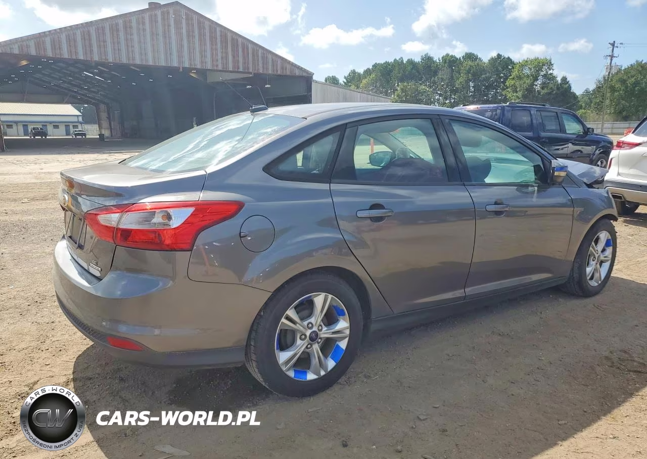 2014 Ford Focus Se VIN:1FADP3F23EL335689 - 3