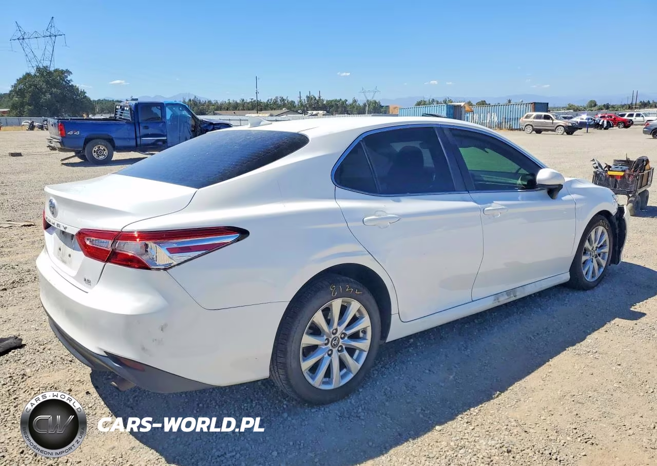2019 Toyota Camry Le VIN:4T1B11HK0KU266188 - 3