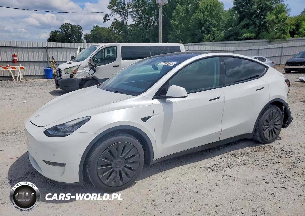 2021 Tesla Model Y VIN:5YJYGDEE2MF070097 - 1