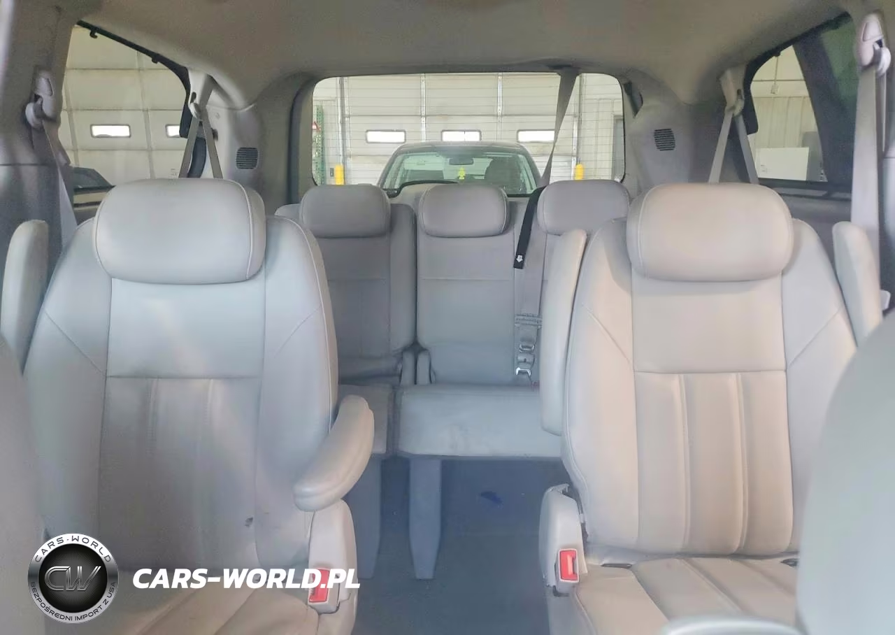 2008 Chrysler Town & Country Touring VIN:2A8HR54P48R738438 - 10