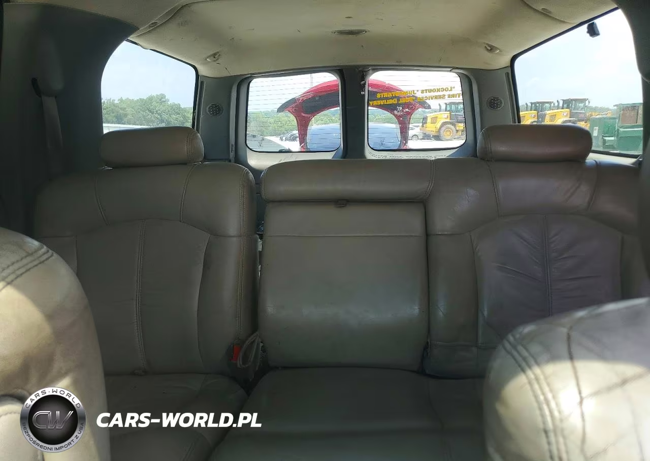2000 Chevrolet Suburban K1500 VIN:3GNFK16T6YG114949 - 10