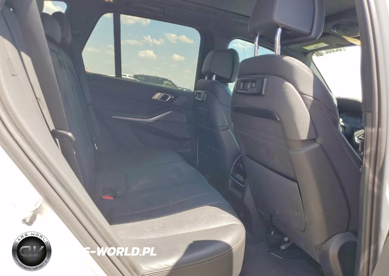 2019 BMW X5 xDrive50I VIN:5UXJU2C55KLN67655 - 11