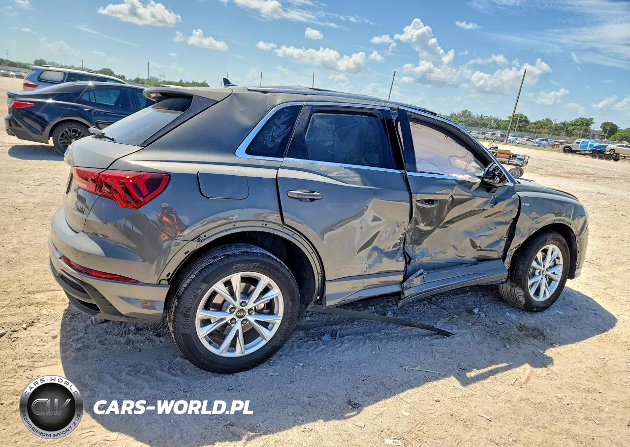 2025 Audi Q3 Premium S Line 45 VIN:WA1DECF31S1074329 - 3