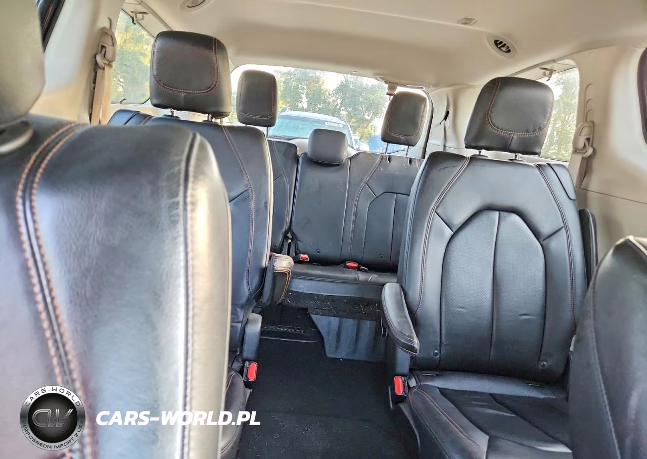 2019 Chrysler Pacifica Touring L VIN:2C4RC1BG1KR650950 - 10