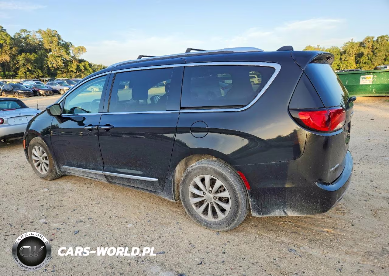 2019 Chrysler Pacifica Touring L VIN:2C4RC1BG1KR650950 - 2