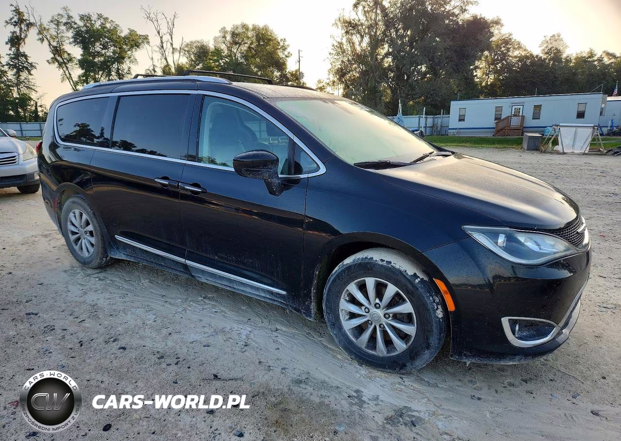 2019 Chrysler Pacifica Touring L VIN:2C4RC1BG1KR650950 - 4