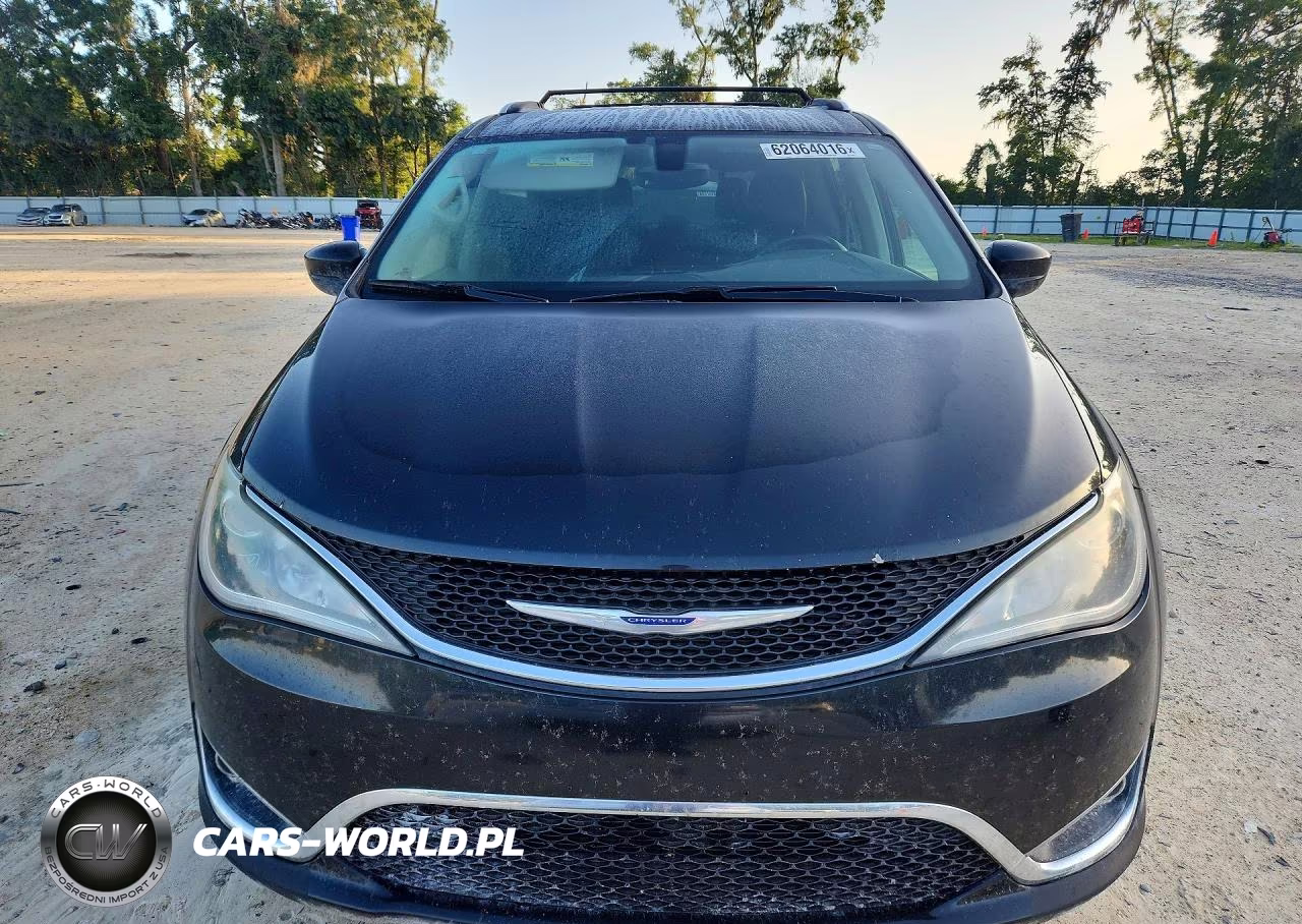 2019 Chrysler Pacifica Touring L VIN:2C4RC1BG1KR650950 - 5