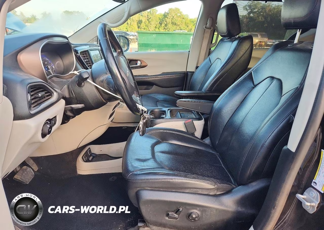2019 Chrysler Pacifica Touring L VIN:2C4RC1BG1KR650950 - 7