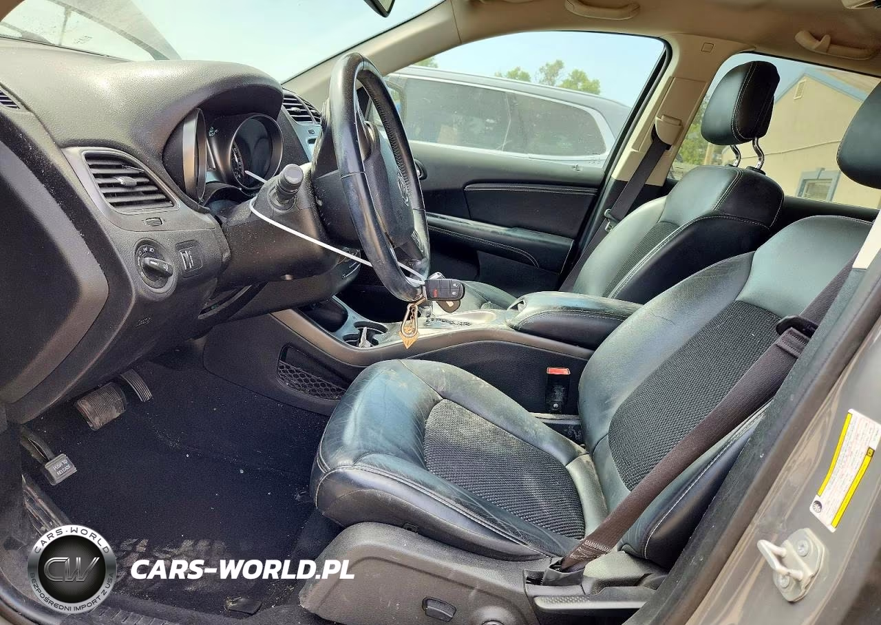 2019 Dodge Journey Crossroad VIN:3C4PDDGG3KT794947 - 7