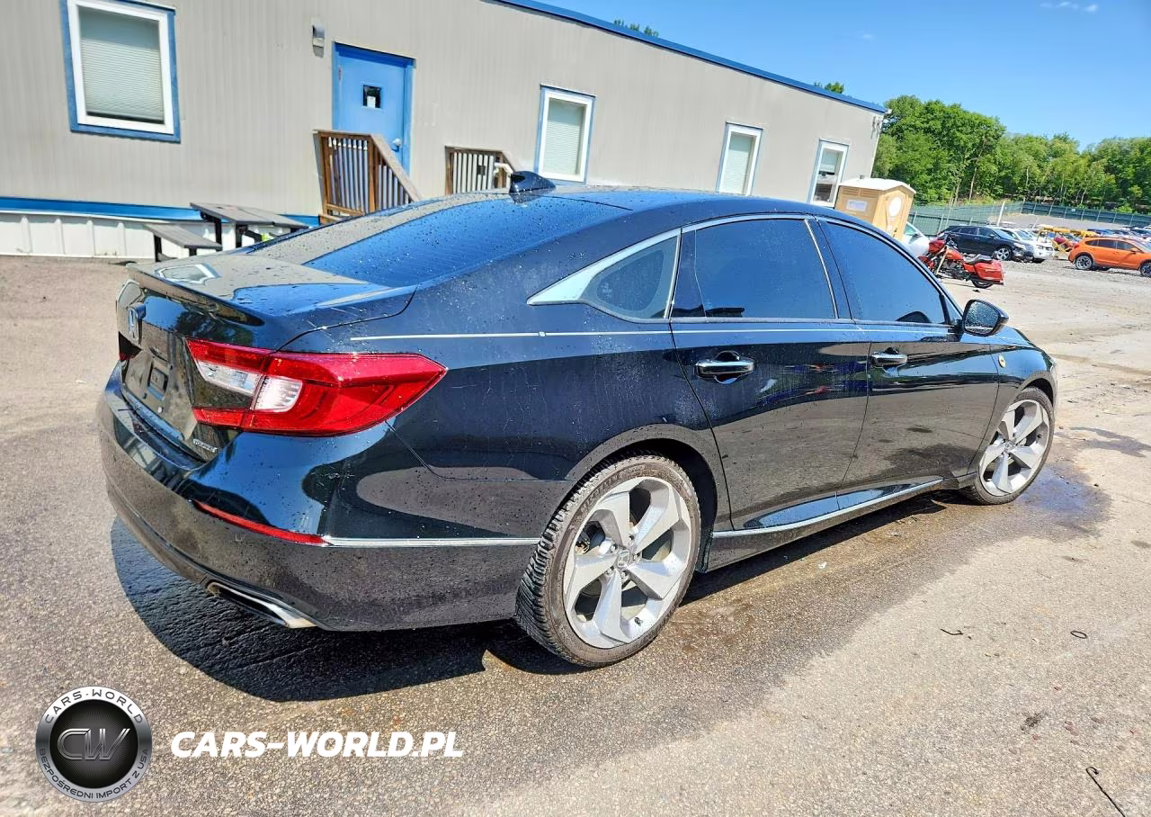 2018 Honda Accord Touring VIN:1HGCV1F90JA043647 - 3