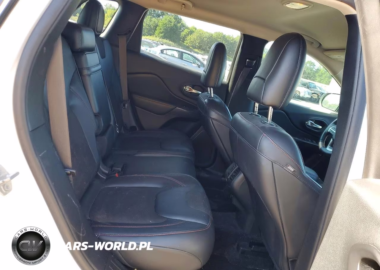 2016 Jeep Cherokee Trailhawk VIN:1C4PJMBSXGW253903 - 11