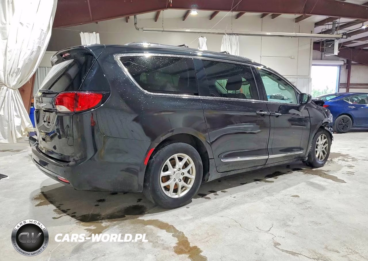 2020 Chrysler Pacifica Touring L VIN:2C4RC1BG4LR106508 - 3
