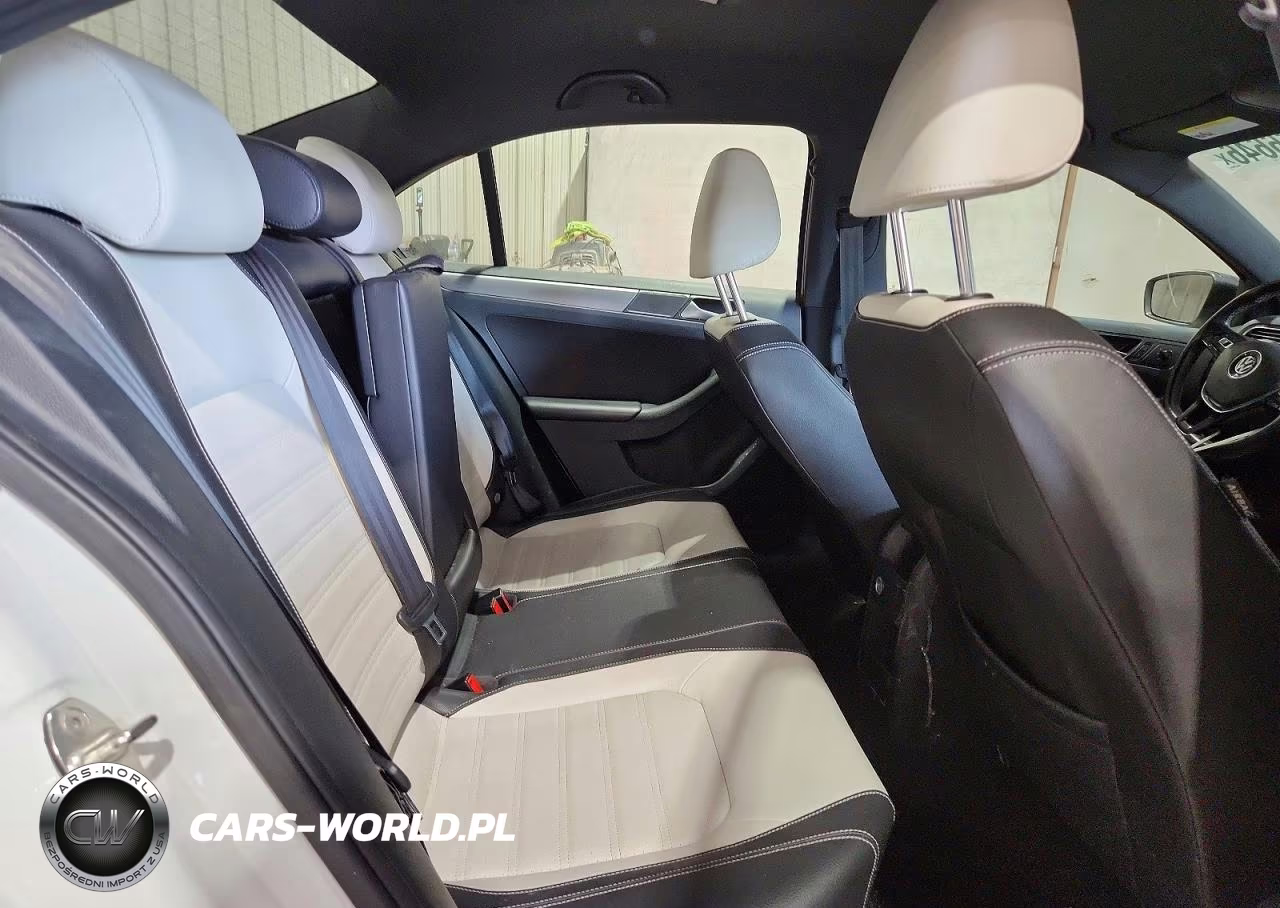 2016 Volkswagen Jetta Sport VIN:3VWD17AJ8GM268104 - 10