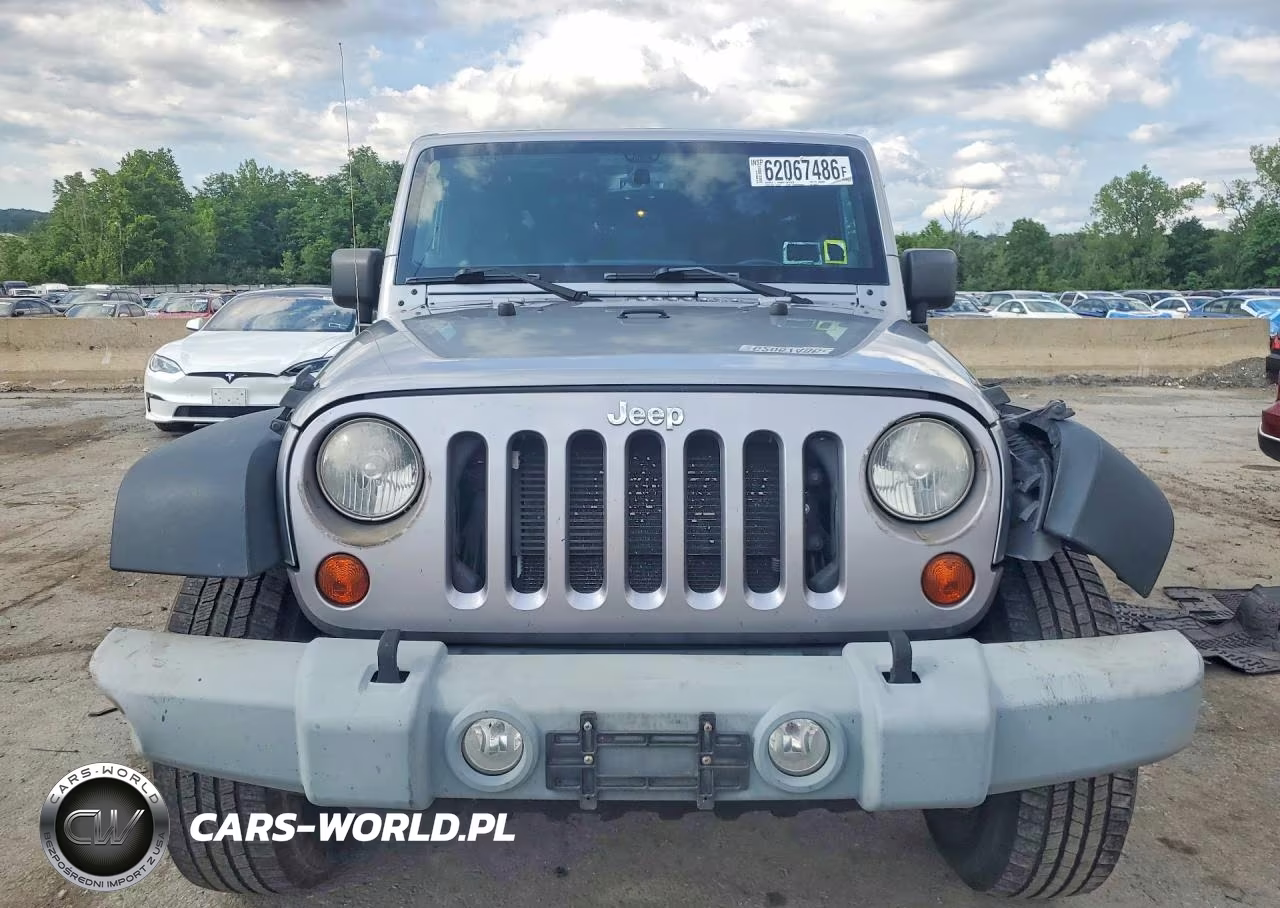 2013 Jeep Wrangler Unlimited Sport VIN:1C4BJWDG7DL669547 - 5